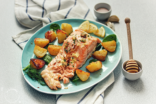 Losos u marinadi od meda i soje